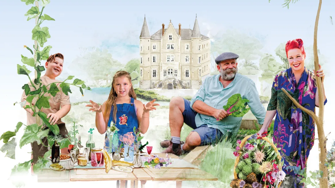 A couple and their two children pose in front of a chateau 